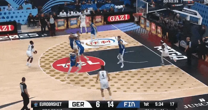 leyu乐鱼官网体育-施罗德弧顶三分连拿5分，马尔卡宁强吃施罗德打成2+1回应